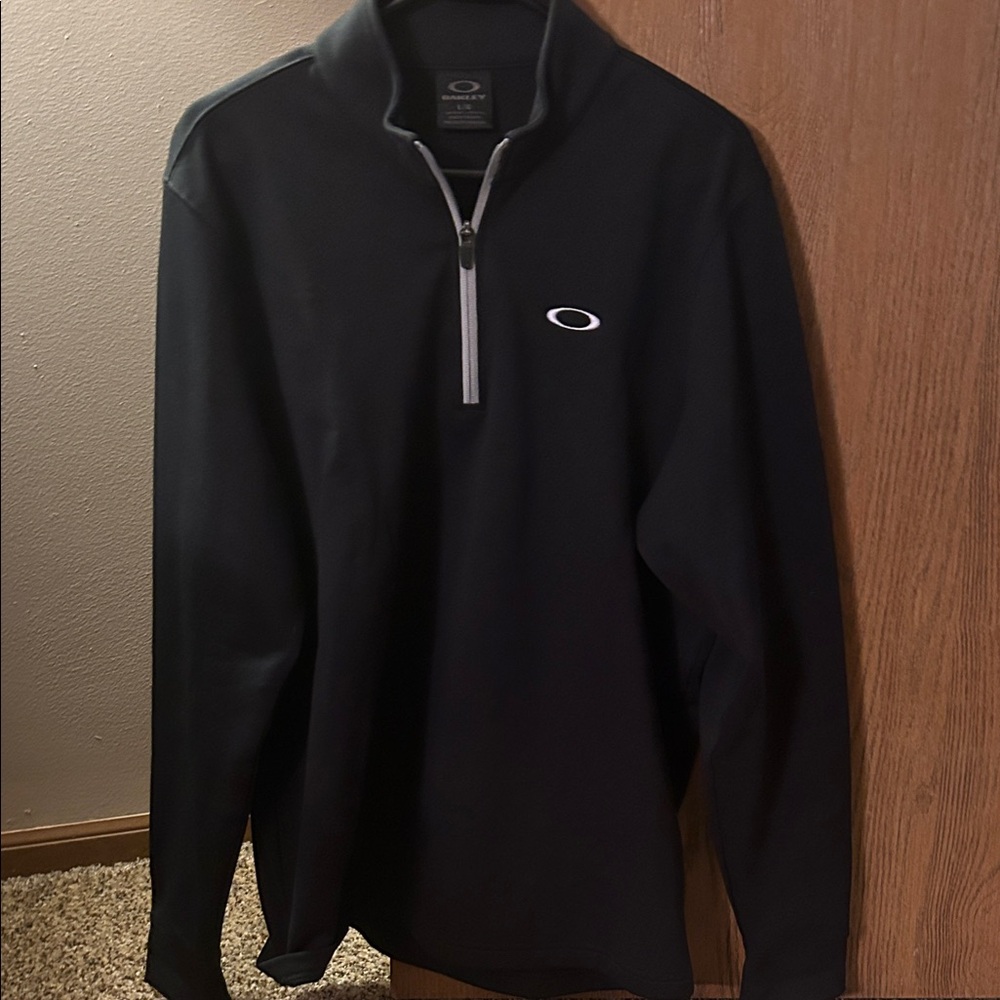 Oakley Black and Gray Quarter-Zip Top